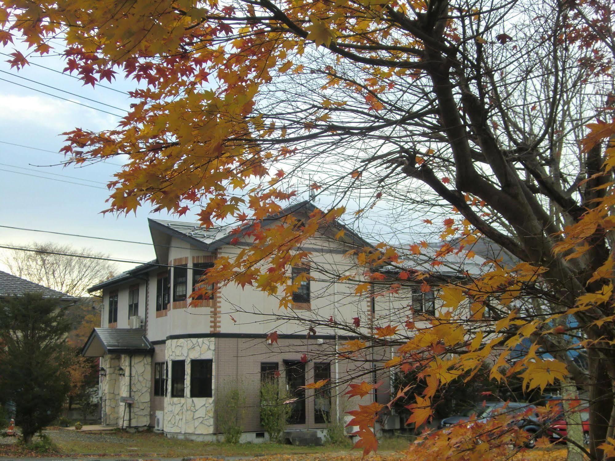 ペンションカパルア軽井沢 Hotell Karuizawa Exteriör bild